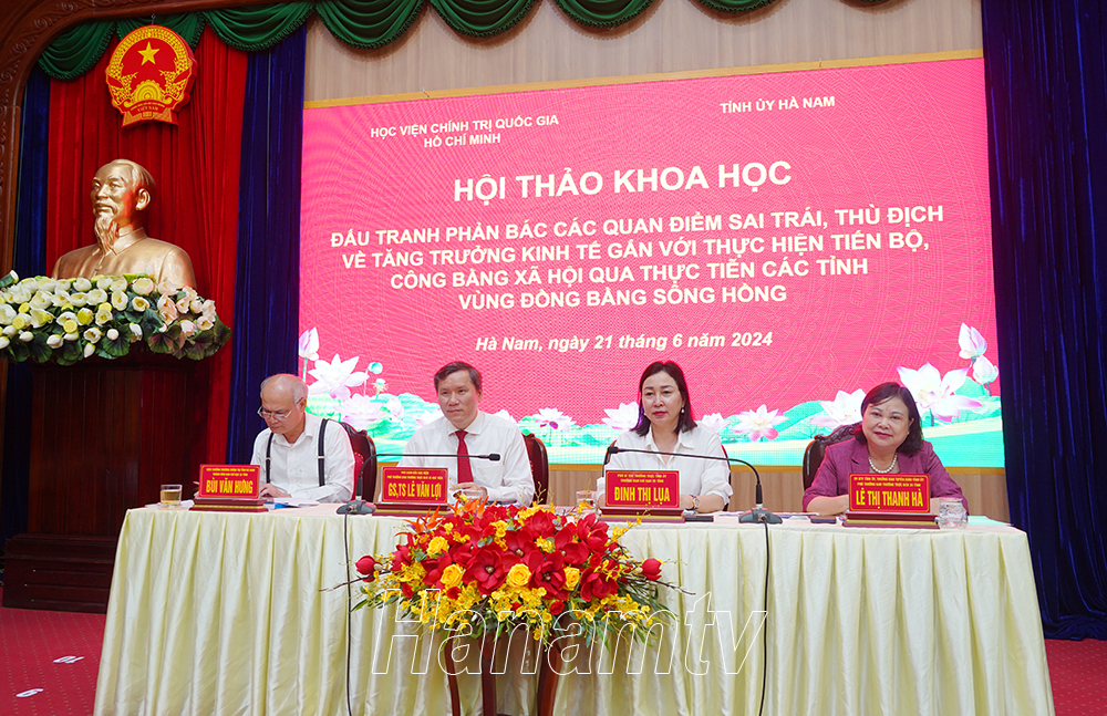 Các đồng chí chủ trì điều hành hội thảo.