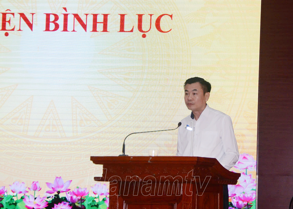 Bí thư Huyện ủy Bình Lục Trương Công Khải phát biểu tiếp thu các ý kiến chỉ đạo của Bộ trưởng Bộ NN&PTNT Lê Minh Hoan