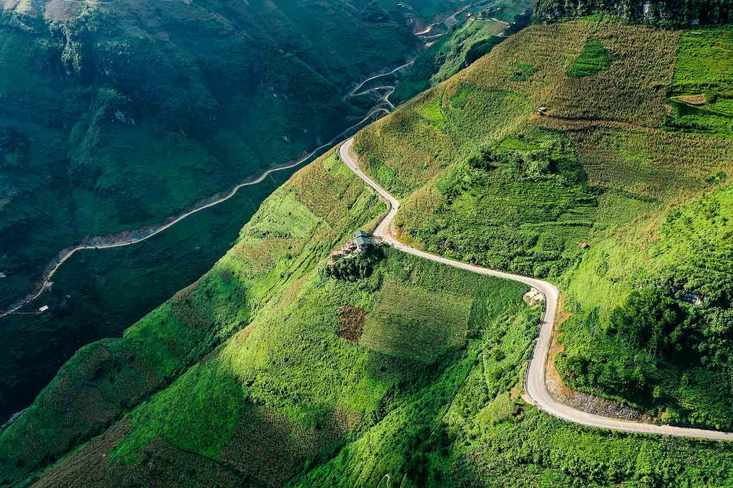 Winding mountain road of Ma Pi Leng Pass, Ha Giang