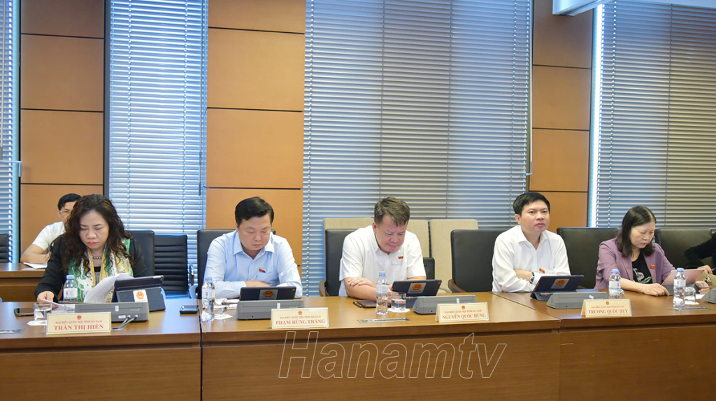 Đoàn ĐBQH tỉnh Hà Nam dự phiên thảo luận tổ sáng 23/11.