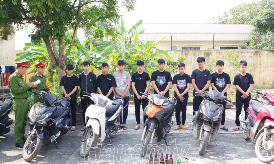 Khởi tố 10 đối tượng về hành vi “Gây rối trật tự công cộng”