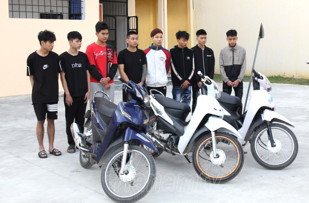 Các đối tượng tại cơ quan Công an.