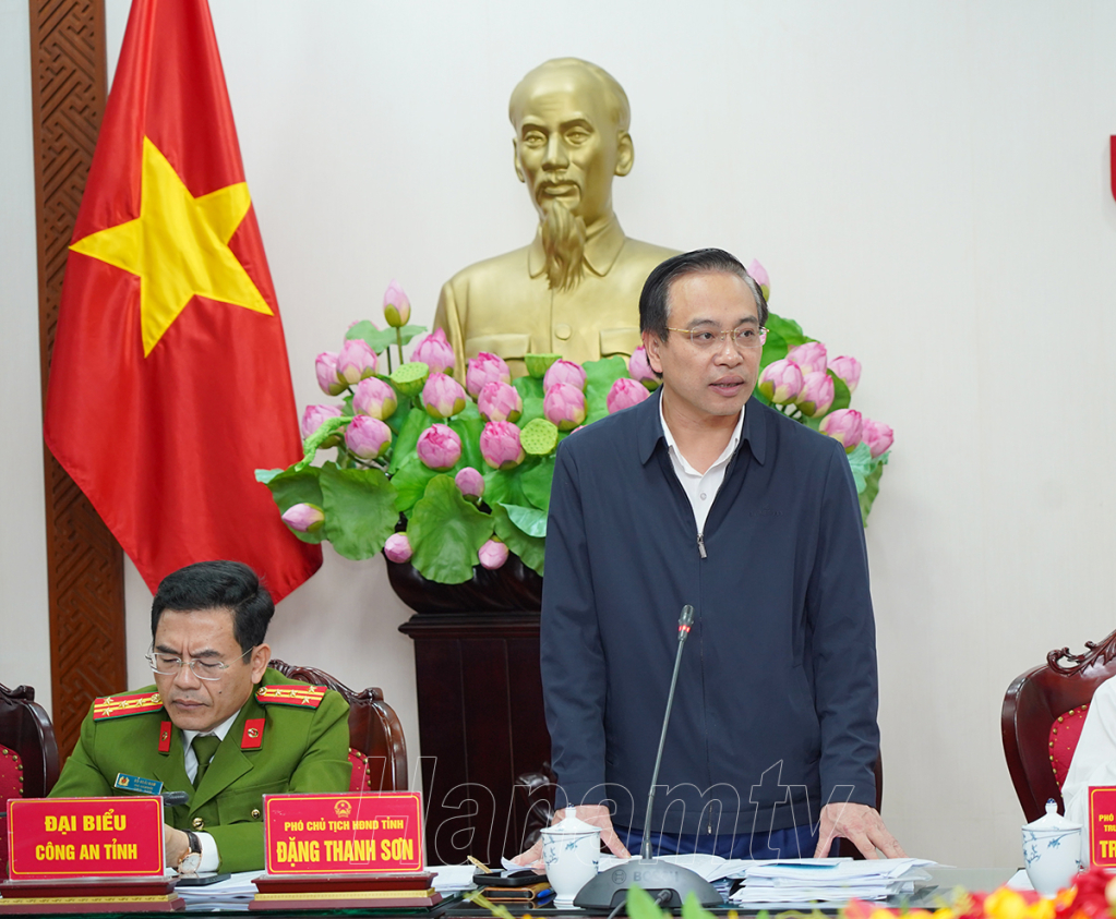 Đồng chí Đặng Thanh Sơn, Ủy viên BTV Tỉnh ủy, Phó Chủ tịch Thường trực HĐND tỉnh phát biểu tại hội nghị.