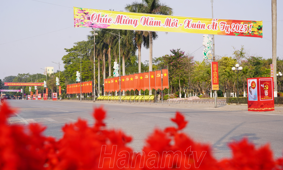 [ẢNH]: Rực rỡ, ấn tượng tuyên truyền trực quan mừng Đảng, mừng Xuân