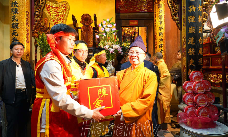 Giữ gìn và phát huy nét đẹp văn hóa Lễ Phát lương Đức Thánh Trần Đền Trần Thương
