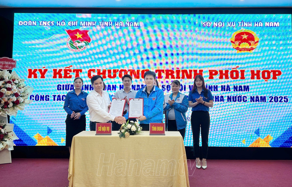 Tỉnh đoàn Hà Nam và Sở Nội vụ đã ký kết chương trình phối hợp công tác tuyên truyền cải cách hành chính nhà nước năm 2025.