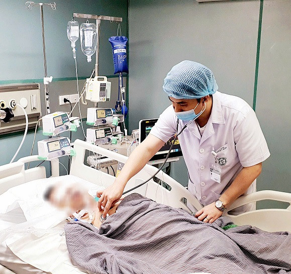 Cảnh báo: Nhiều người lớn mắc sởi biến chứng nặng - Ảnh 2.