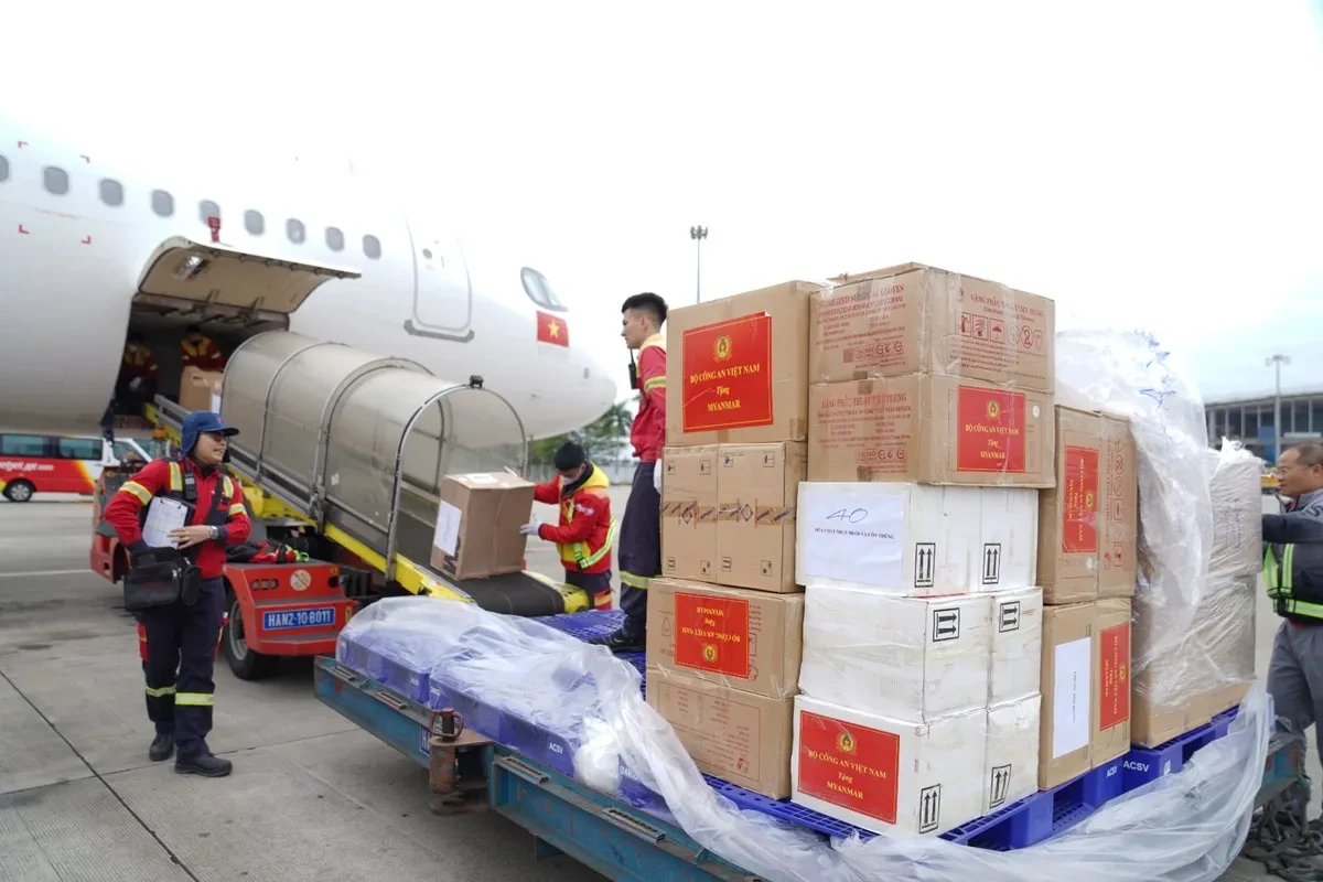 Công an, Quân đội Việt Nam cử lực lượng cứu trợ động đất tại Myanmar - Ảnh 5.