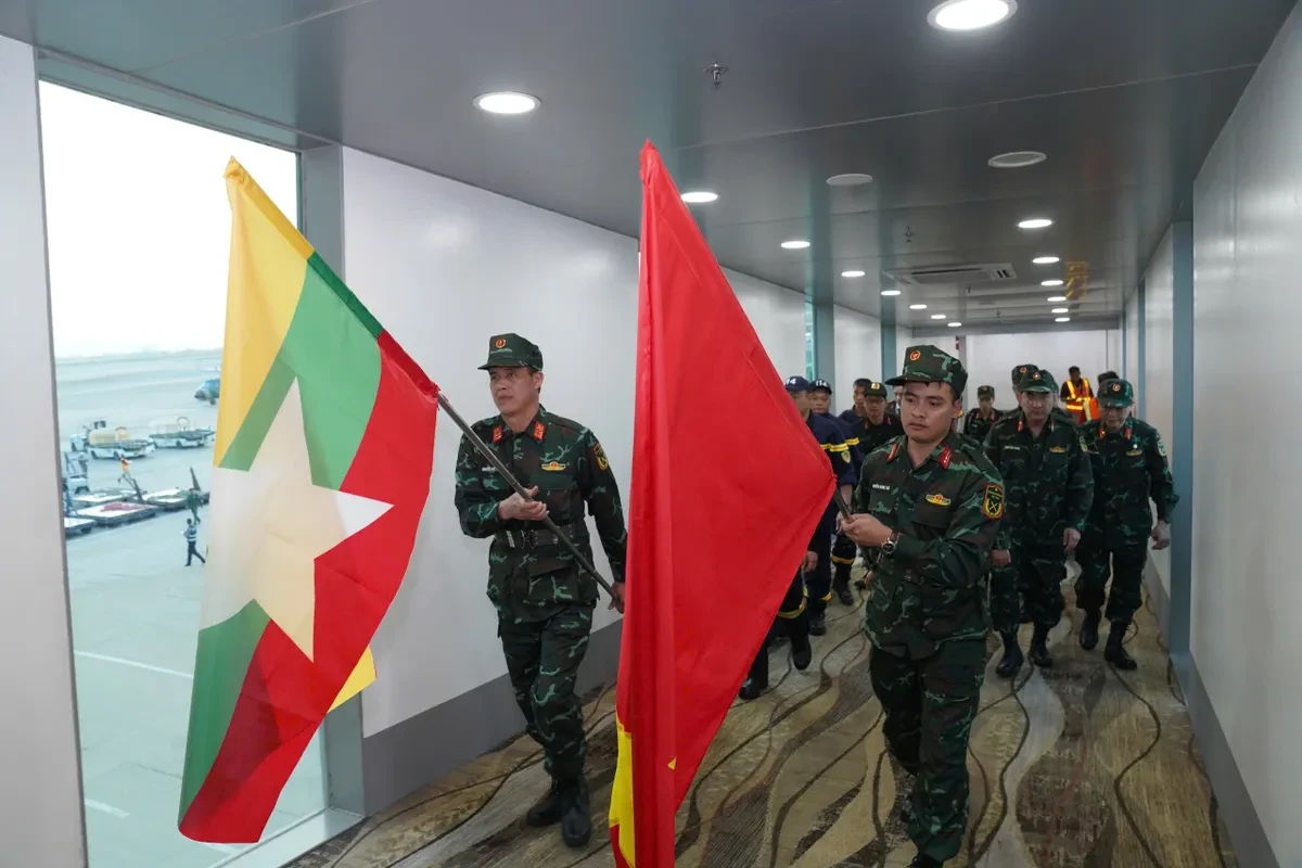 Công an, Quân đội Việt Nam cử lực lượng cứu trợ động đất tại Myanmar - Ảnh 8.