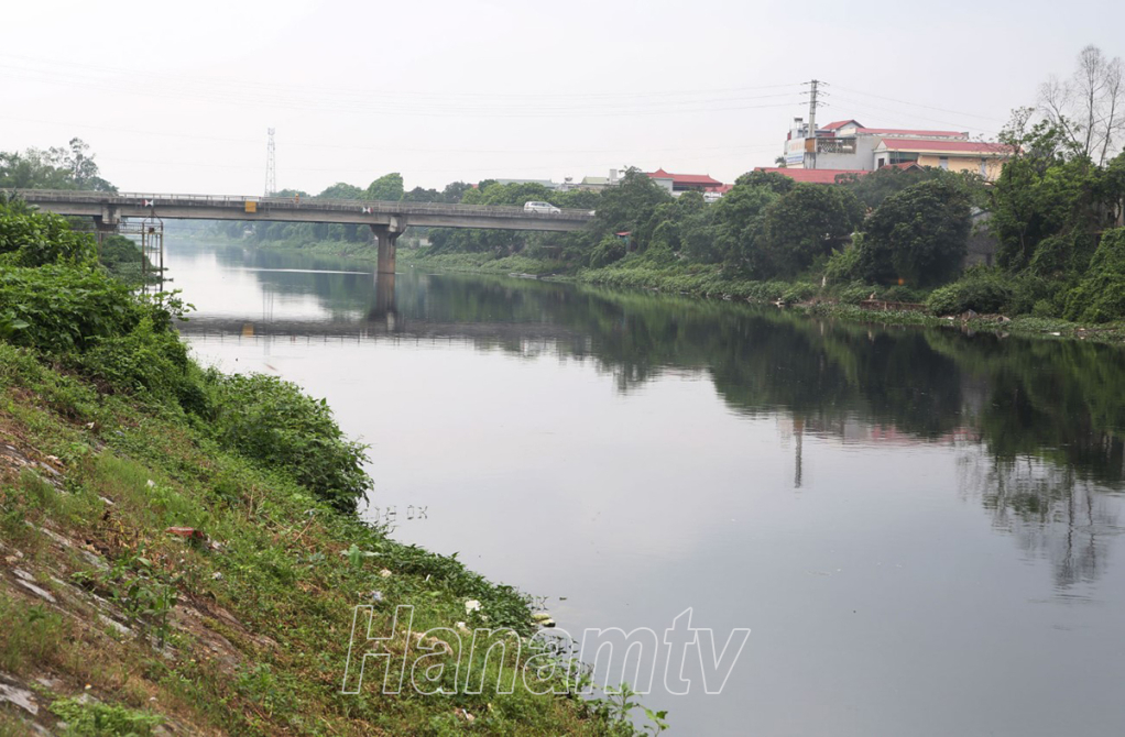 Sông Nhuệ đoạn qua địa bàn tỉnh.