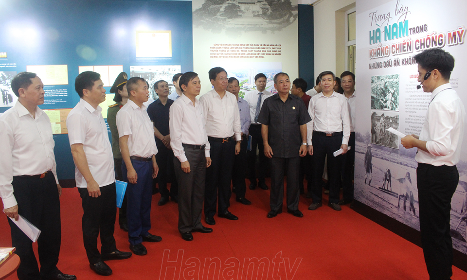 Trưng bày tài liệu lưu trữ chủ đề “Hà Nam trong kháng chiến chống Mỹ- Những dấu ấn không phai”
