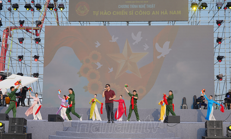 Tổng duyệt chương trình nghệ thuật “Tự hào chiến sĩ Công an Hà Nam”