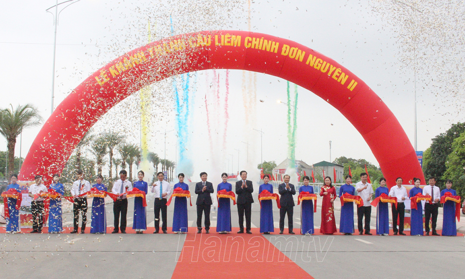 Phó Thủ tướng Mai Văn Chính cắt băng Khánh thành Dự án đầu tư xây dựng đơn nguyên II cầu Liêm Chính