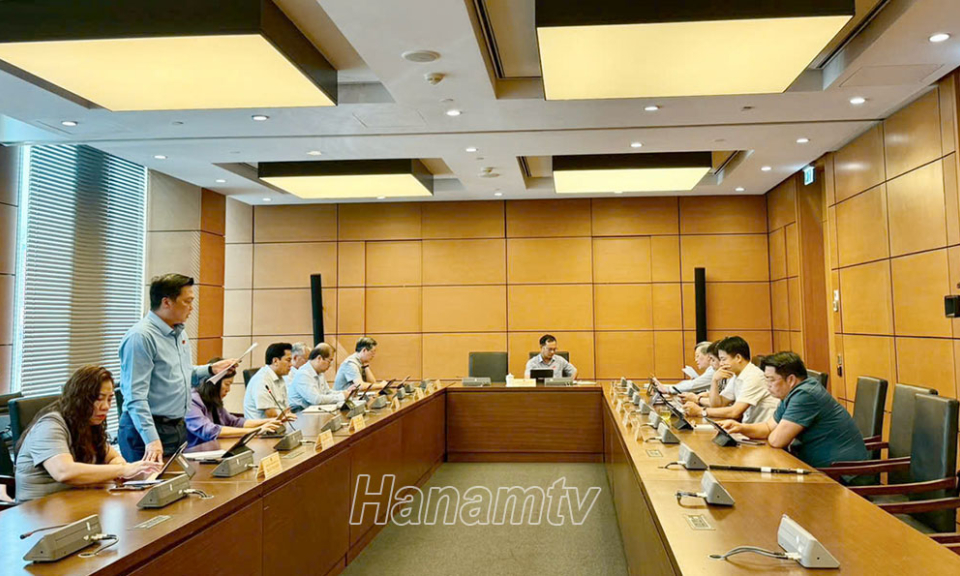 Đoàn đại biểu Quốc hội Hà Nam thảo luận ở tổ