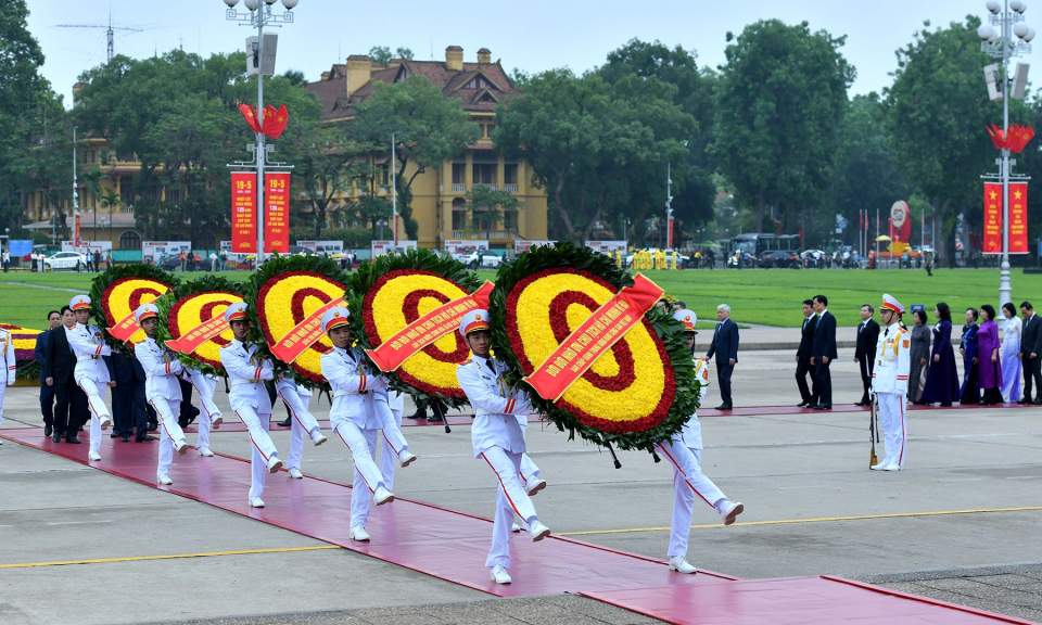 [Ảnh] Các đồng chí lãnh đạo Đảng, Nhà nước vào Lăng viếng Chủ tịch Hồ Chí Minh