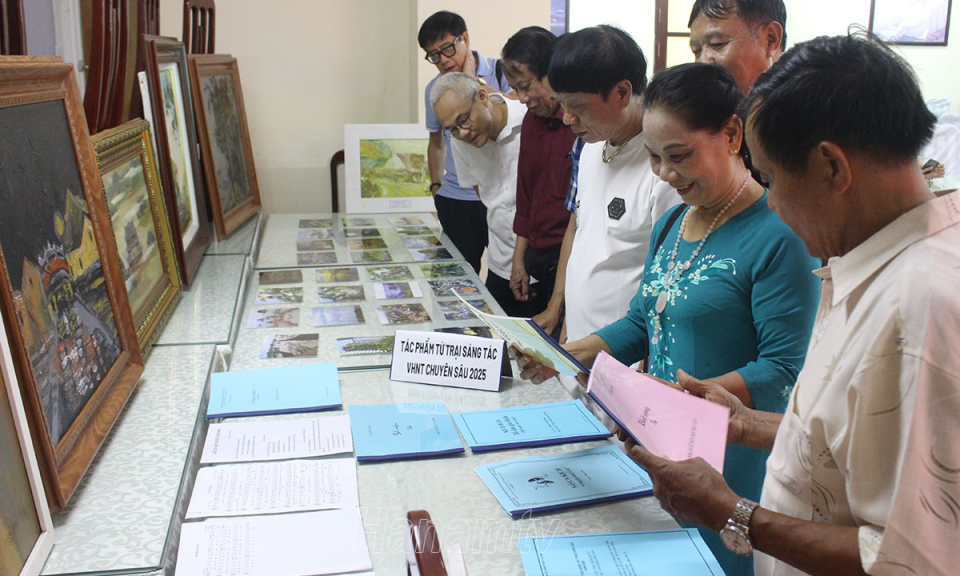 Hội Văn học Nghệ thuật tỉnh bế mạc trại sáng tác chuyên sâu 