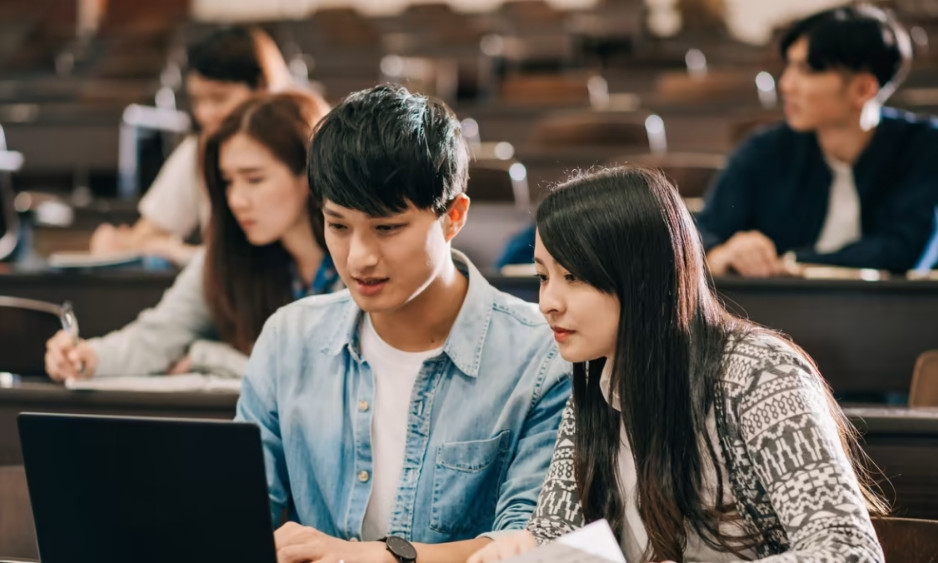 Dùng ChatGPT có thể khiến bộ não “ngốc nghếch hơn”
